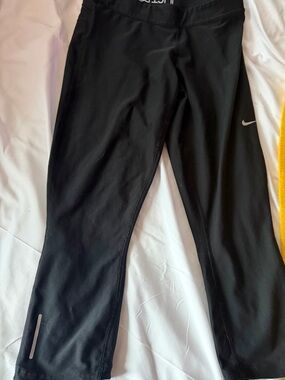 Nike womens Black Athletic Leggings - Comfortable Active Bottoms